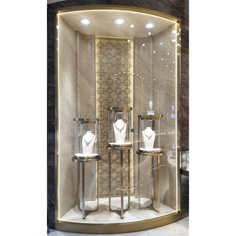 How do high-end jewelry display cabinets create a seamless display experience through heat-bent glass?